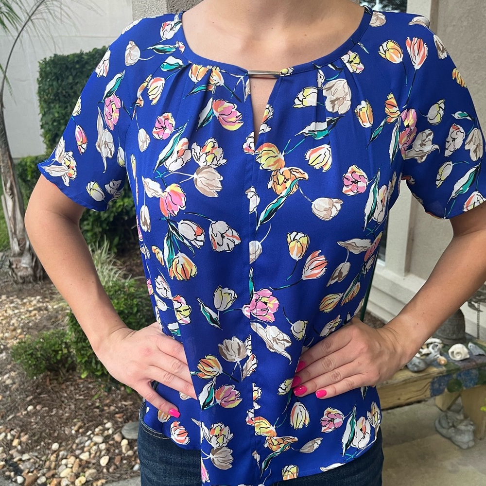 Apt 9 floral blouse. Blue. Size PS.